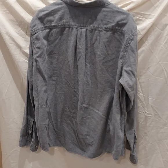 *Eddie Bauer Medium Gray Classic Fit Button Tab, Button  Down Long Sleeve Shirt - Picture 6 of 10